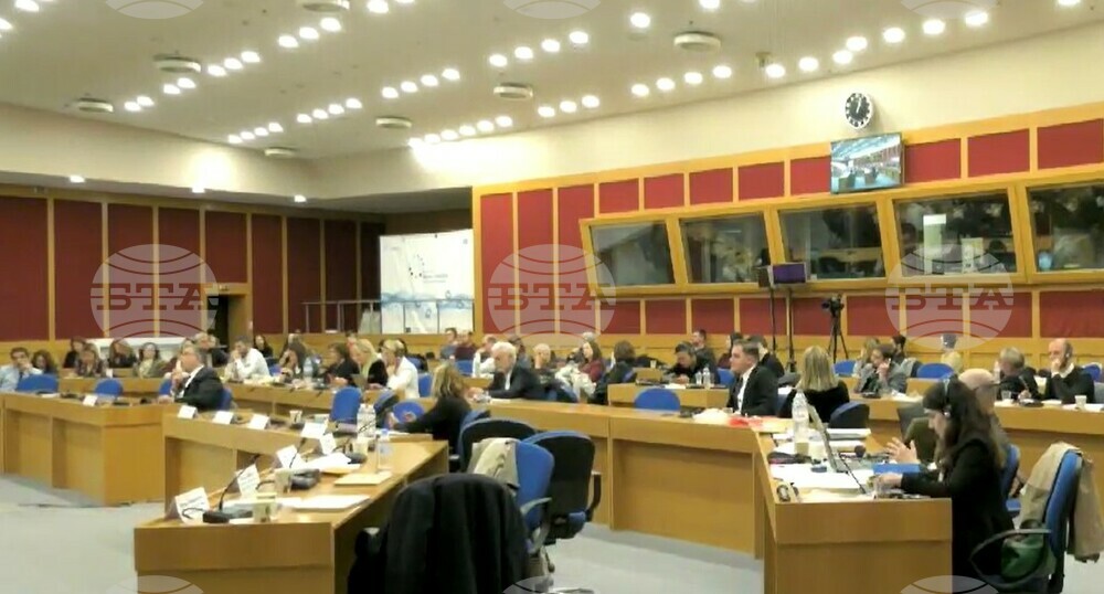 Журналисти, политици и представители на граждански организации обсъдиха борбата с дезинформацията на събитие в Атина