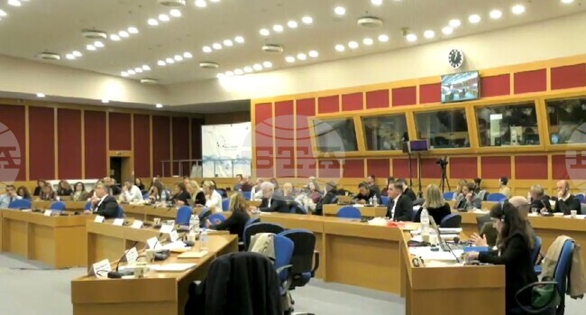 Журналисти, политици и представители на граждански организации обсъдиха борбата с дезинформацията на събитие в Атина