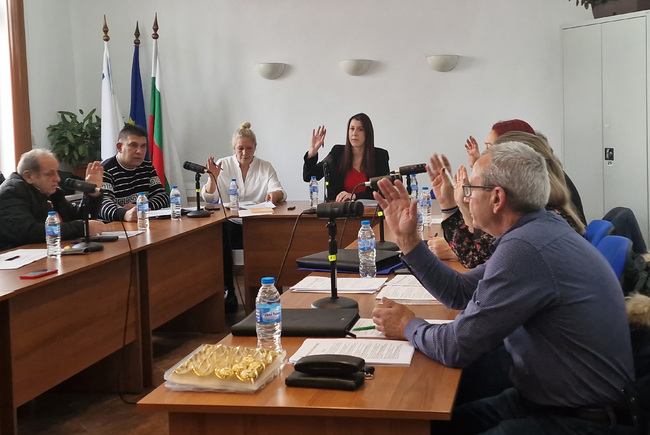 С 50 процента по-евтина да е храната в стола в училище „Георги Бенковски“ в село Мирково гласува Общинският съвет