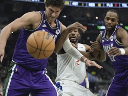 Clippers Bucks Basketball