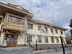 Мирково - сграда на Община Мирково - коледна украса