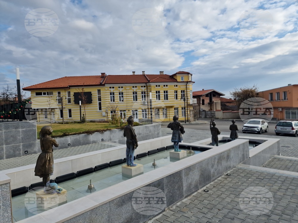 Мирково - сграда на Община Мирково - коледна украса