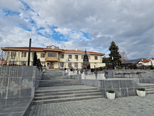 Общинският съвет в Мирково се очаква да приеме на днешното си заседание бюджета за тази година