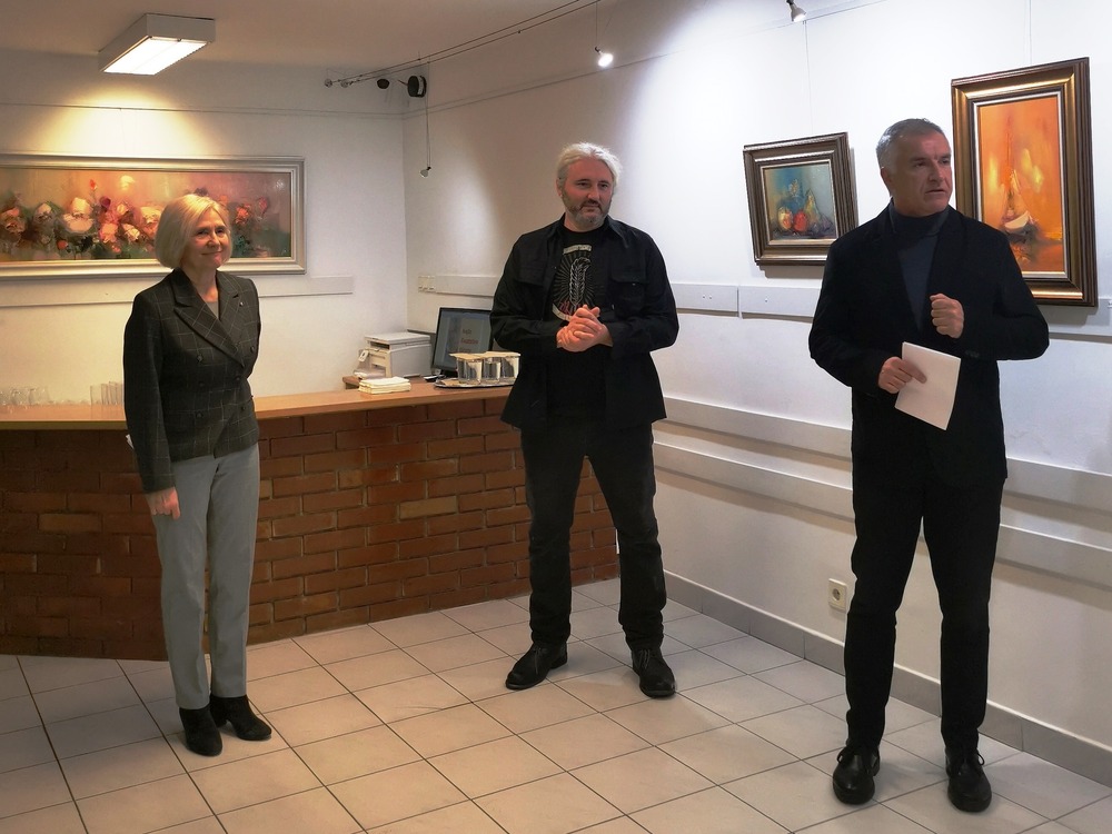 Изложба живопис на художника Ивайло Евстатиев бе открита в Българския културен институт в Будапеща