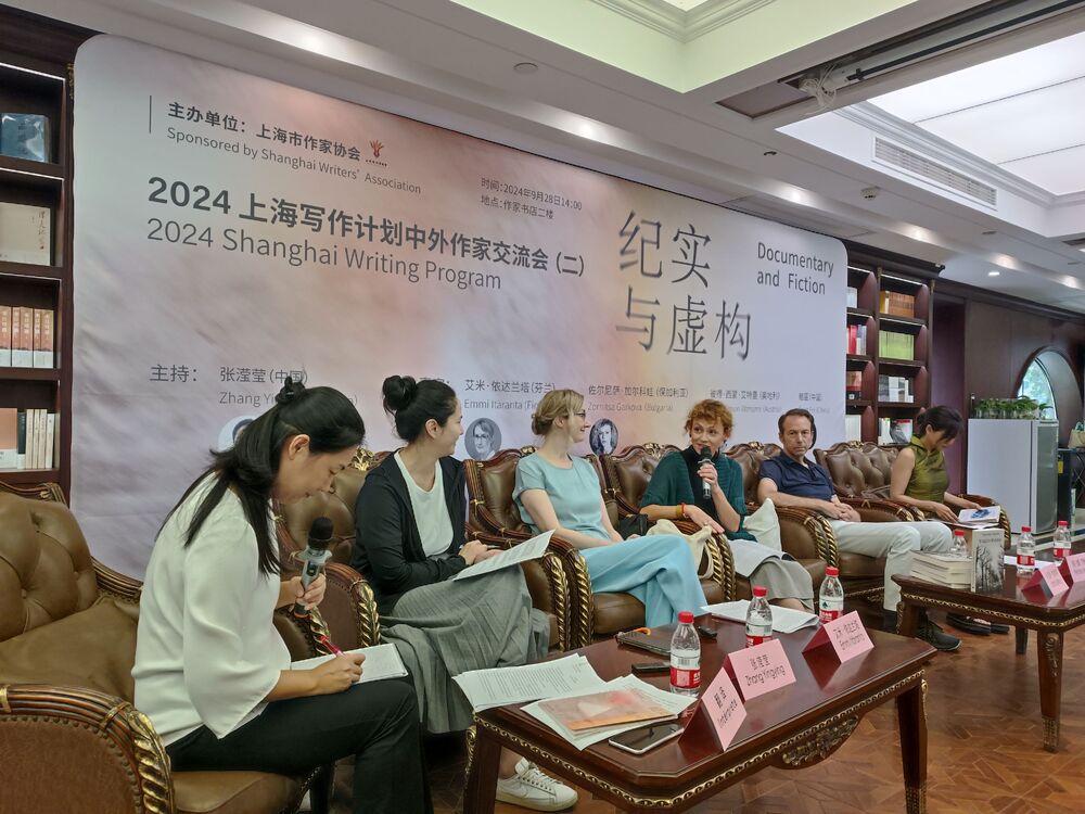 Българската писателка Зорница Гъркова се срещна със сънародници в Шанхай