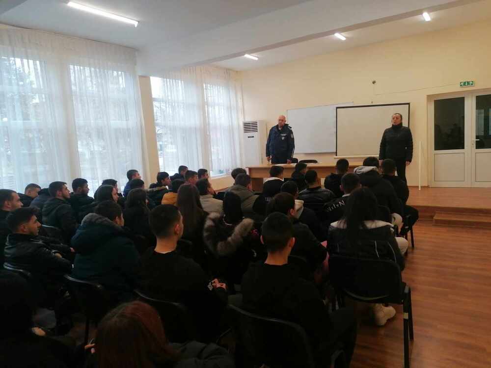 Образователни беседи са изнесени в училища във Велики Преслав и Каолиново в рамките на кампанията на МВР и УНИЦЕФ срещу домашното насилие