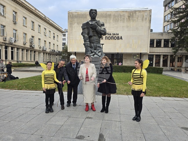 Пчелари от област Плевен участват в Празник на пчелните продукти