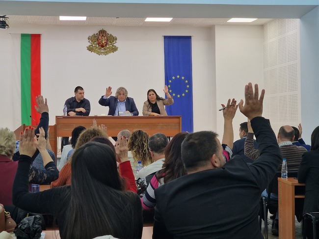 Общинският съвет в Свищов одобри продажба на имот за инвестиция на "Ритейл парк" и предоставяне на автомобил на Центъра за управление на отпадъци