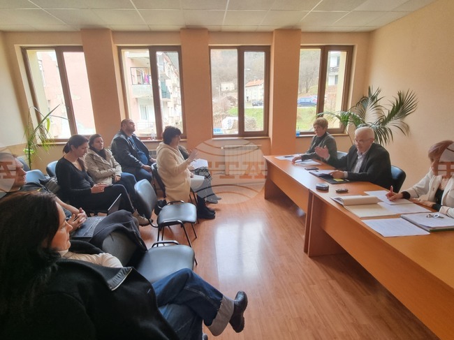 Общинският съвет в Трън даде съгласие за закупуване на нов камион за сметоизвозване