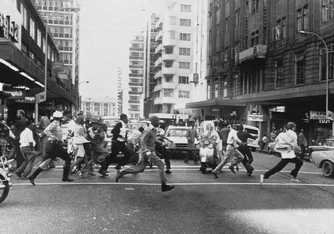 Общото събрание на ООН утвърждава на 30 ноември 1973 г. Международната конвенция за предотвратяване и наказание на престъплението апартейд