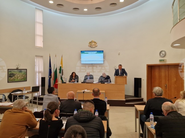 Общинският съвет в Павликени одобри изменение на някои местни данъци, такси и цени на услуги