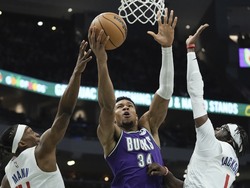 Clippers Bucks Basketball