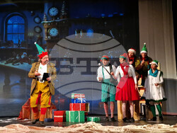 Разград - театър - „Дядо Коледа търси талант“ - спектакъл