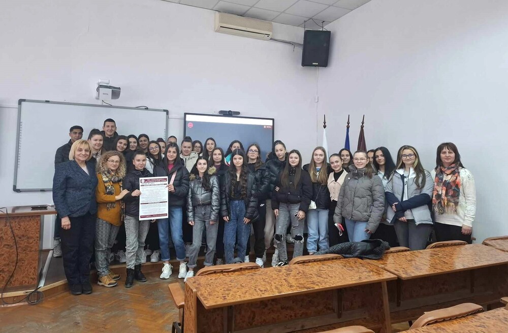 Ученици от Финансово-стопанската гимназия се включиха в изнесено обучение в УНСС - Хасково