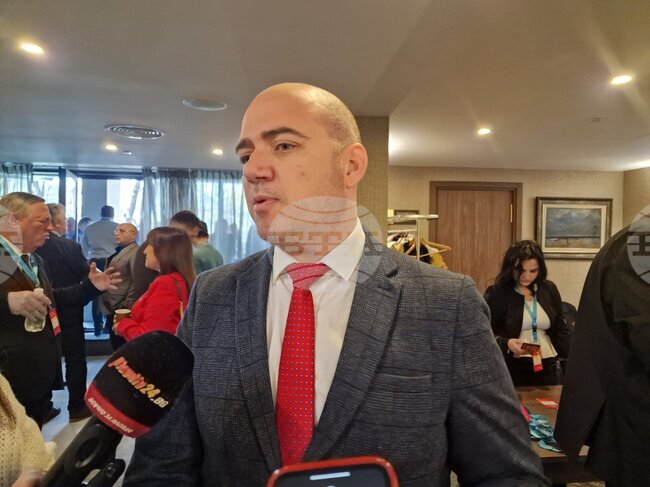 Има спад при традиционните туроператори, а прогнозата е, че онлайн туроператорите ще завладяват все повече позиции, каза Илин Димитров в Пловдив