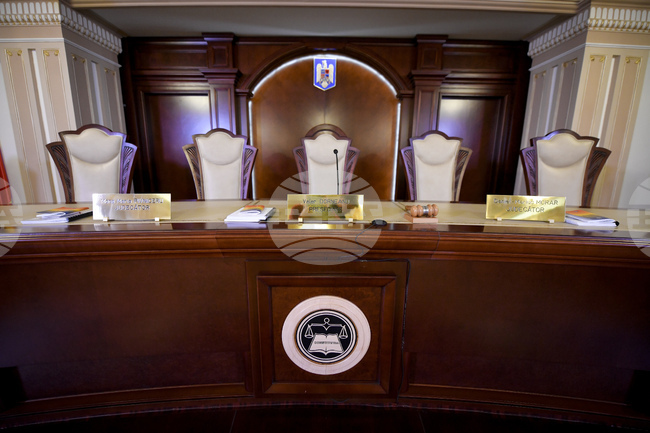 Конституционният съд на Румъния отложи за 8 октомври обсъжданията по контестации на опозицията срещу мерките за икономии