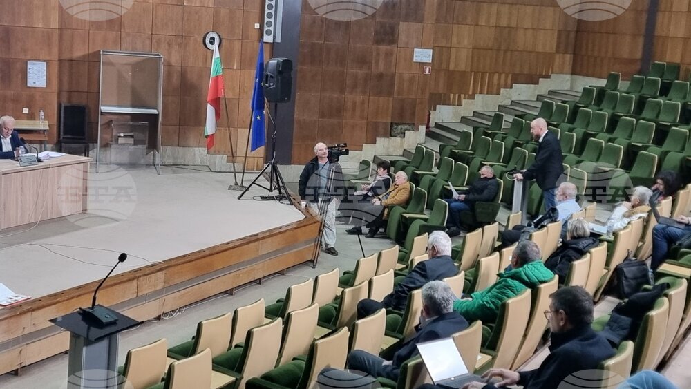 Общинският съвет в Смолян удължи до май 2025 г. договора с футболния клуб „Родопа – Смолян“ за безвъзмездна реклама 