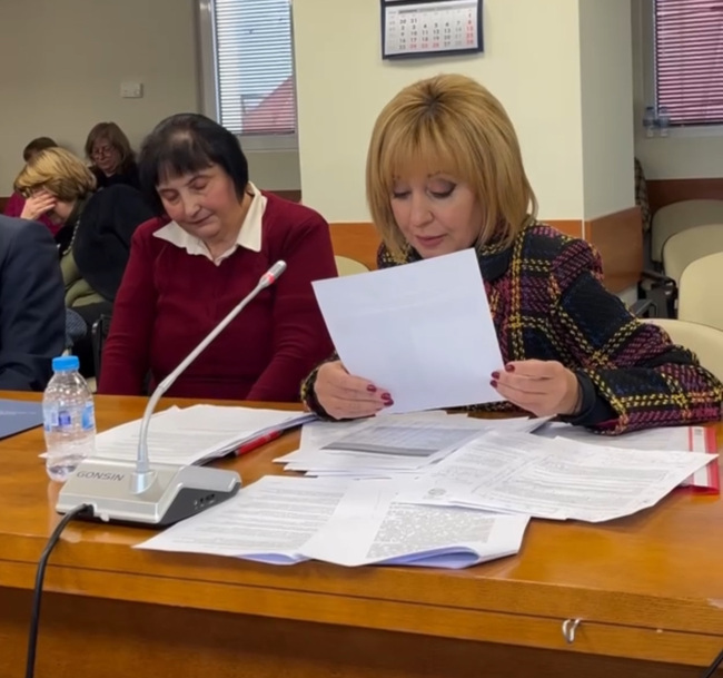 Изправи се България: Манолова с 4 искания към КЕВР за по-ниска цена на водата при безводие