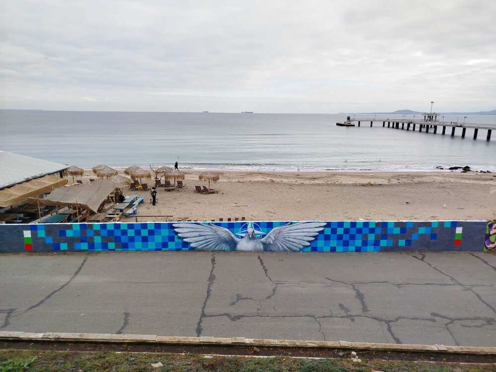 Министерство на външните работи: Трети арт графит, посветен на 20-ата годишнина от присъединяването на България в НАТО, бе тържествено открит в град Бургас