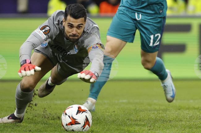 Манчестър Сити проявява интерес към вратаря на Порто и португалския национален отбор по футбол