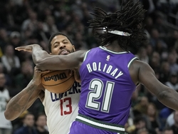 Clippers Bucks Basketball