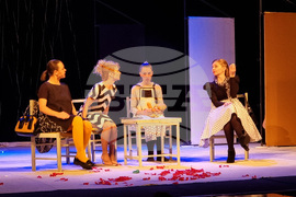 Северна Македония - „Гимнастика за бременни" - спектакъл