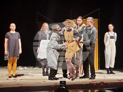 Северна Македония - „Гимнастика за бременни" - спектакъл