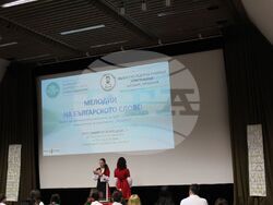 С музикално-поетичен спектакъл приключиха дейностите по проект „Мелодии на българското слово“ в училище „Христо Ботев“ в Аугсбург