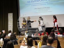 С музикално-поетичен спектакъл приключиха дейностите по проект „Мелодии на българското слово“ в училище „Христо Ботев“ в Аугсбург