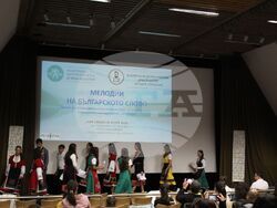 С музикално-поетичен спектакъл приключиха дейностите по проект „Мелодии на българското слово“ в училище „Христо Ботев“ в Аугсбург