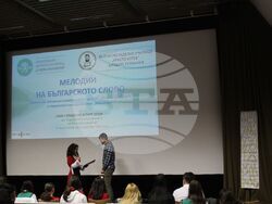 С музикално-поетичен спектакъл приключиха дейностите по проект „Мелодии на българското слово“ в училище „Христо Ботев“ в Аугсбург