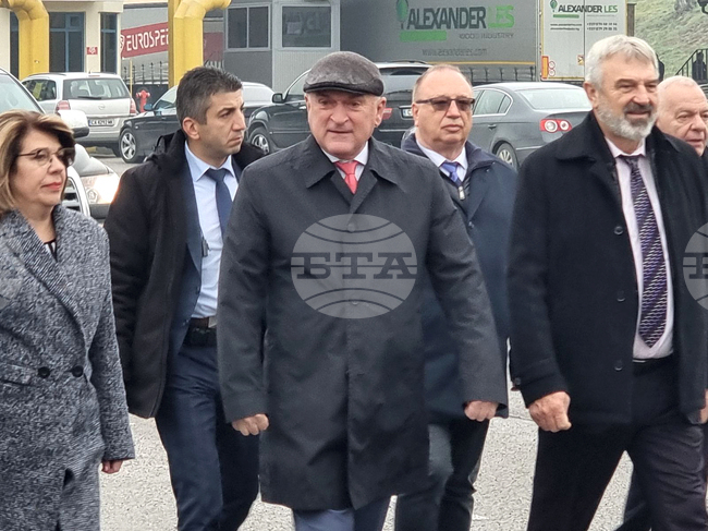 Оперативен щаб ще реорганизира държавните структури по границата, за да имаме готовност за Шенгенското пространство, каза Димитър Главчев в Русе