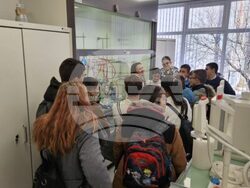 Посетителите имаха възможността да разгледат научната инфраструктура на Института.