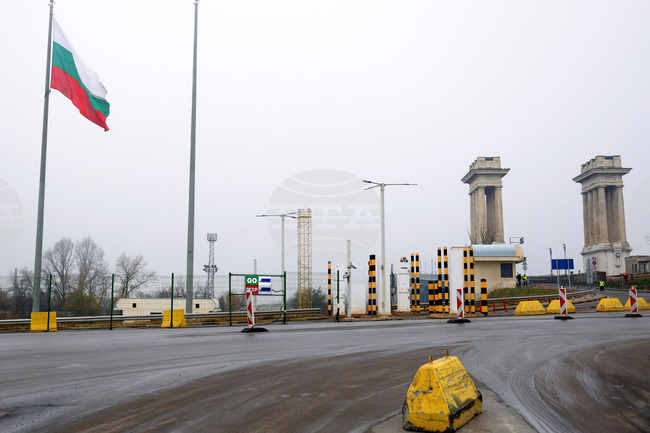 Интензивен е трафикът на някои гранични пунктове с Румъния, Гърция, Сърбия и Турция