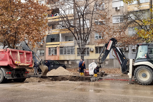 Спукан е газопровод при ремонтни дейности на бул. "Кукленско шосе" в Пловдив, съобщиха от полицията 