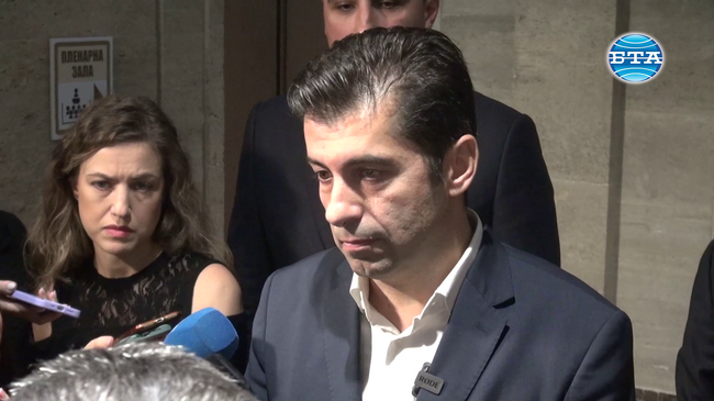 Гласуваме за Силви Кирилов като най-възрастен да бъде избран за председател на парламента, каза Кирил Петков