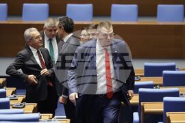 Парламент - първо заседание