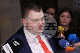 Народно събрание - кулоари - Делян Пеевски - брифинг