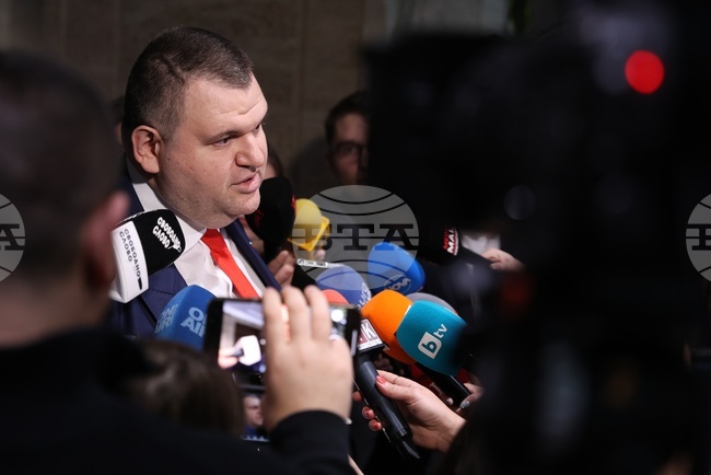 Наталия Киселова не е наш кандидат, ще решим как да гласуваме, заяви Делян Пеевски