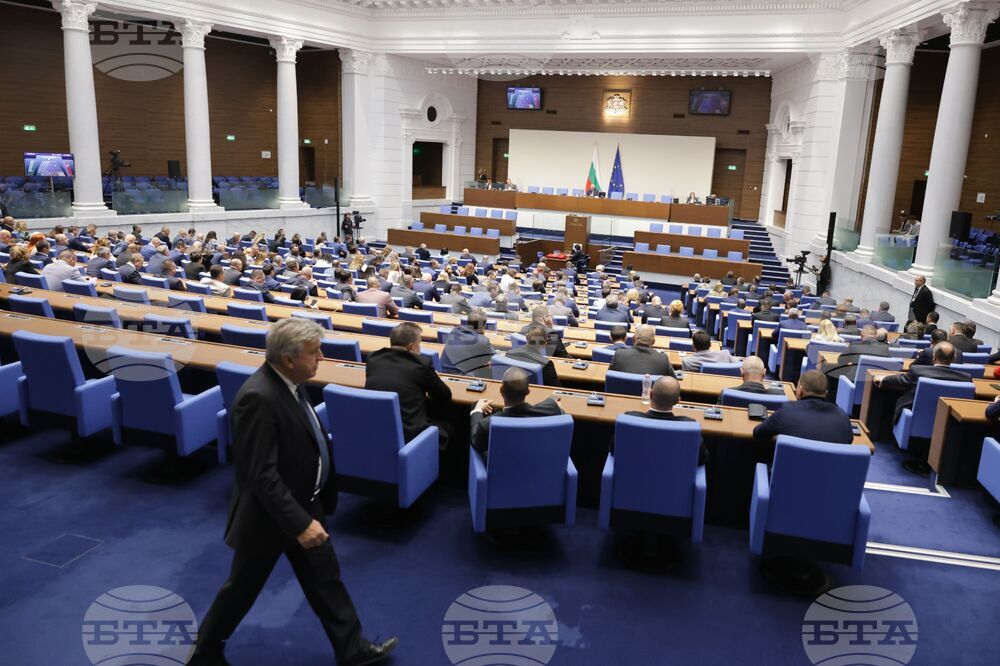Депутатите излязоха в още 30 минути почивка преди балотажа за председател на парламента