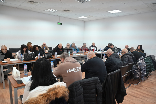 Общинските съветници в Лом гласуваха преструктуриране на капиталовите разходи с цел да се закупи машина за сметоизвозване и снегопочистване