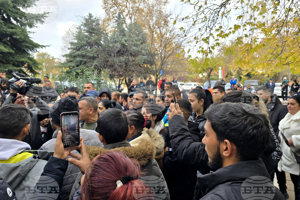 Протестиращите заради смъртта на новороденото бебе разговарят с кмета на Сандански