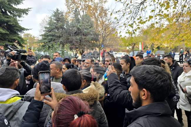 Протестиращите заради смъртта на новороденото бебе разговарят с кмета на Сандански