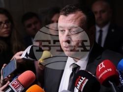 Народно събрание - кулоари - Петър Петров - брифинг