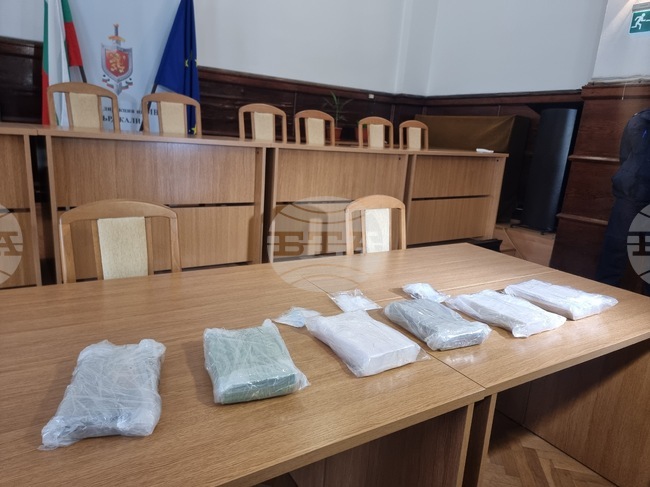 Съдът насрочи първо заседание по случая с откритото през ноември голямо количество кокаин в автомобил на мъж с двойно гражданство