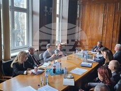 България напредва по Декарбонизационния фонд и Водородната стратегия, стана ясно на срещата на министър Пулев с работодателските организации