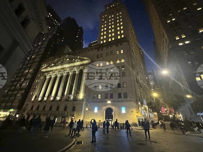 Индексите на Уолстрийт се повишават след данните за пазара на труда в САЩ