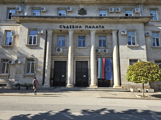 Мъж, обвиняем за убийството на майка си в село Алтимир, е лежал в затвор 18 години за убийство, съобщиха от прокуратурата