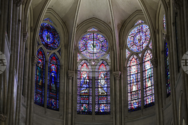 В Париж са представени спорни проекти за нови витражи на катедралата „Нотр Дам“