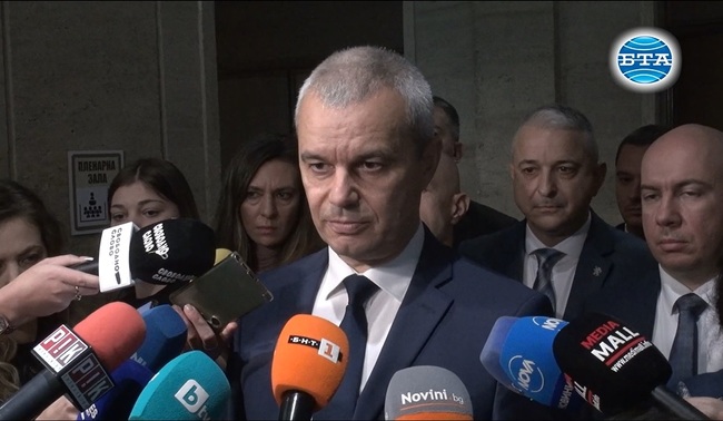 Според Костадин Костадинов в момента Делян Пеевски ръководи „Демократична България“